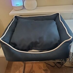NWT Small Comfy Pet Bed